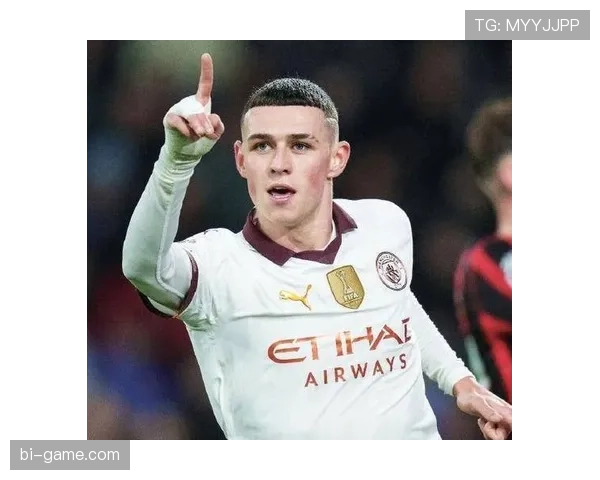 菲尔·福登训练场上频频展现灵动表现,备受队友称赞 菲尔·福登训练场上频频展现灵动表现,备受队友称赞