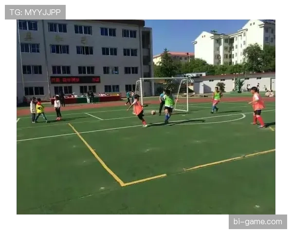 球门球规则详解:允许二次触球的条件和判罚标准解析