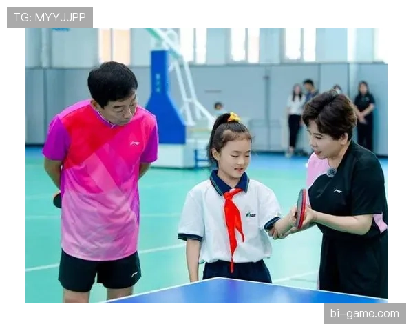 刷到邓亚萍买菜的视频，冠军气场拎着名牌购物袋，这反差笑死人