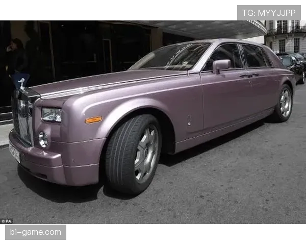 巴洛特利训练迟到被罚，转头晒出新买的百万超跑