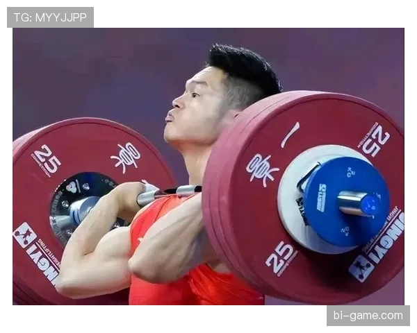 石智勇穿西装走球场那一刻，我还以为他要开发布会呢！